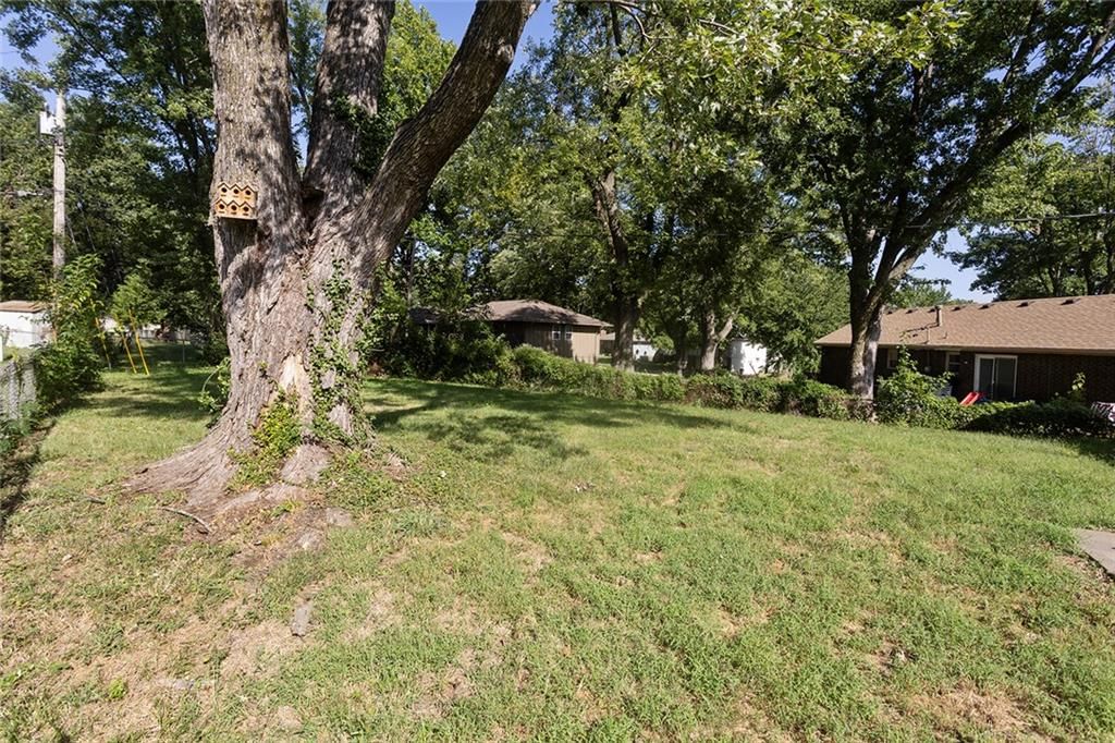 323 Gladstone Drive — photo 5
