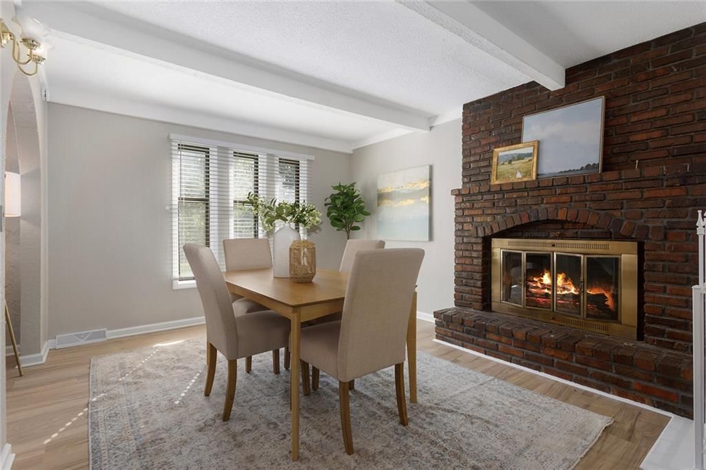 323 Gladstone Drive — photo 8