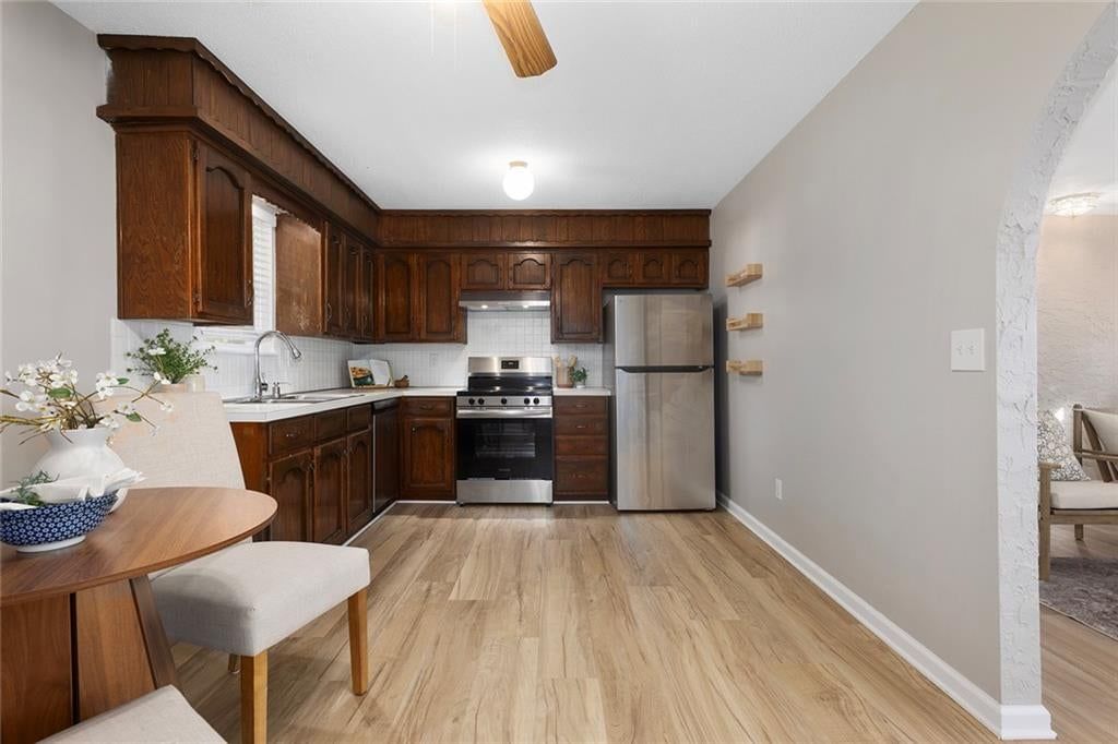 323 Gladstone Drive — photo 12