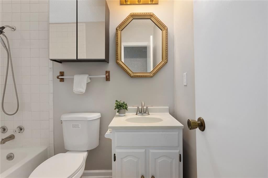 323 Gladstone Drive — photo 16