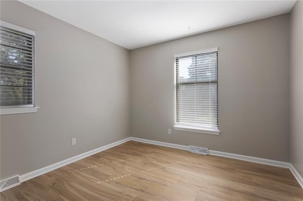 323 Gladstone Drive — photo 18