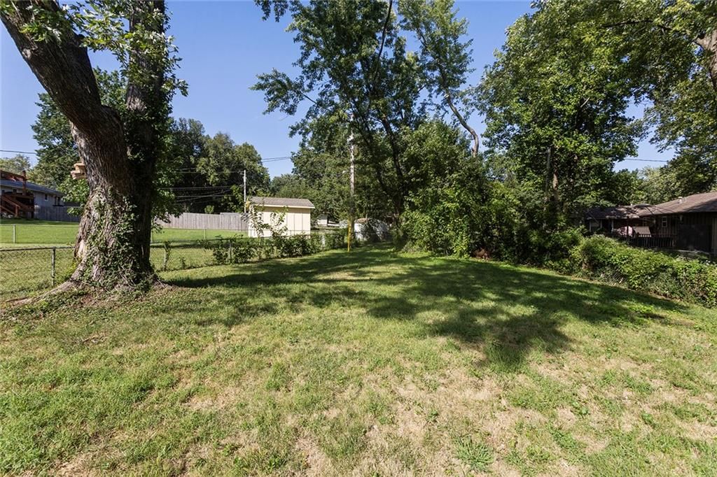 323 Gladstone Drive — photo 26