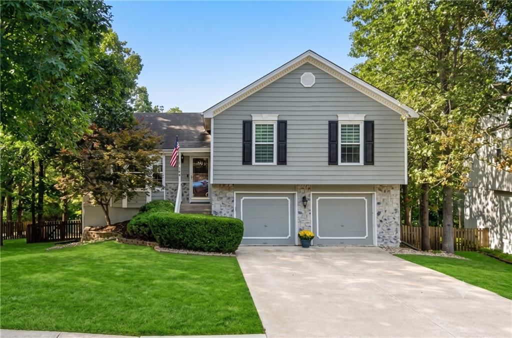 144 NW Whitlock Drive — photo 1