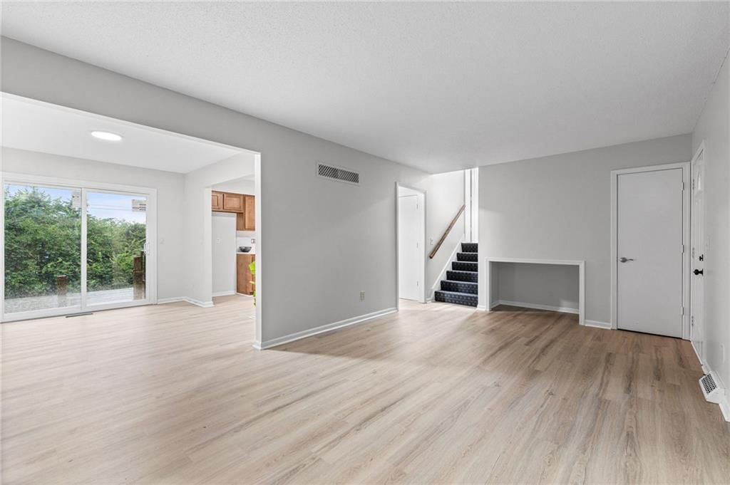 1900 Karlton Way — photo 8