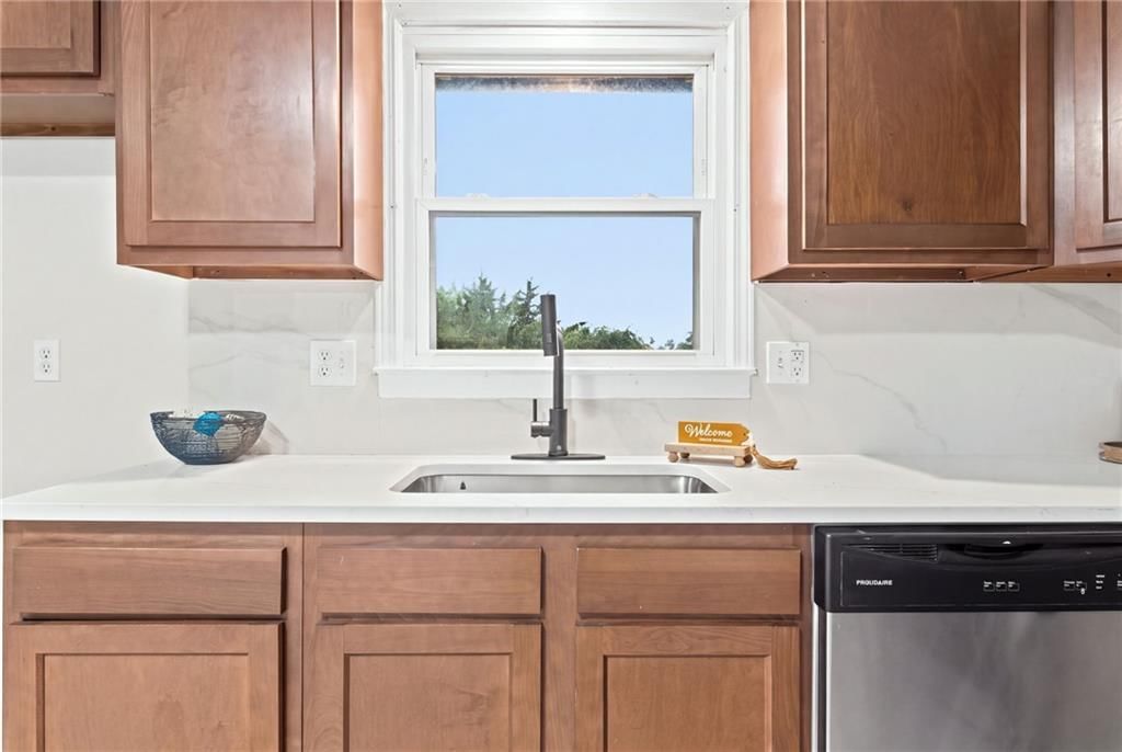 1900 Karlton Way — photo 14