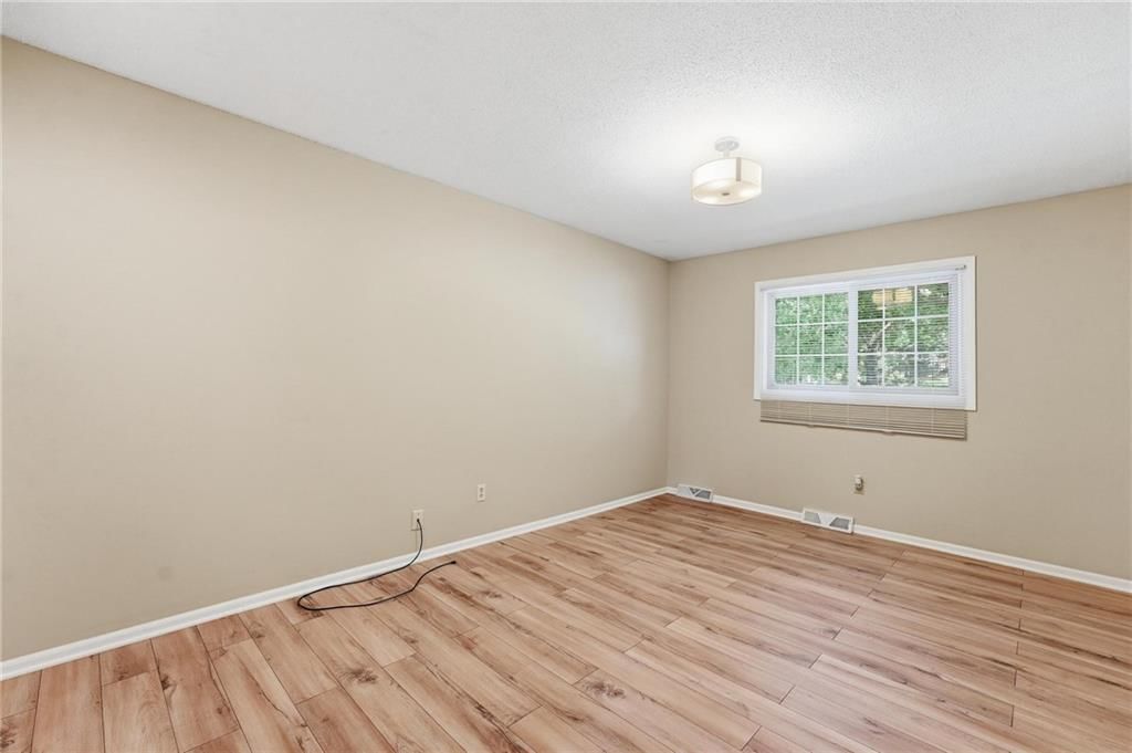 5528 NW Verlin Drive — photo 36