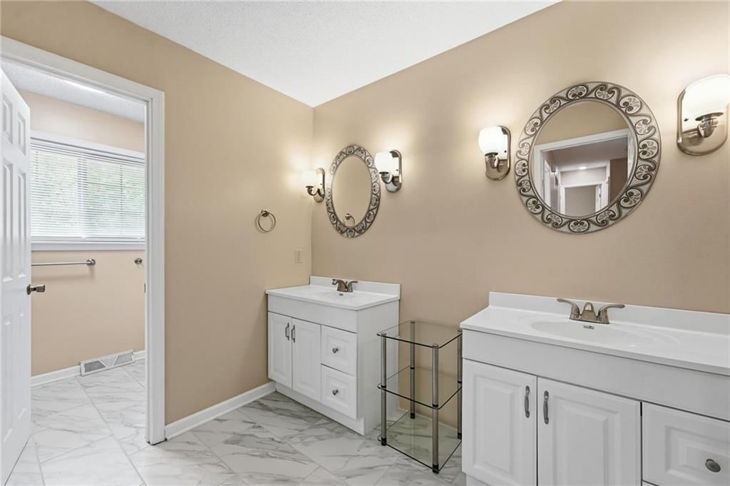 5528 NW Verlin Drive — photo 38