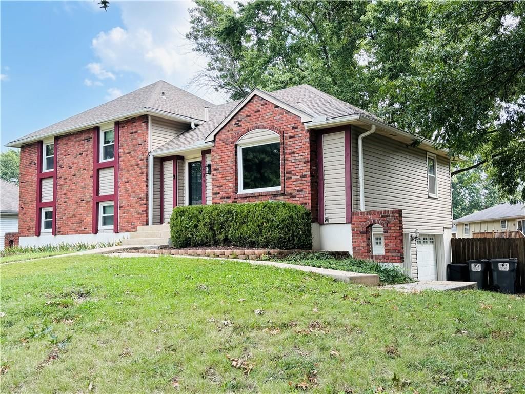 207 SE CLAREMONT Street — photo 2