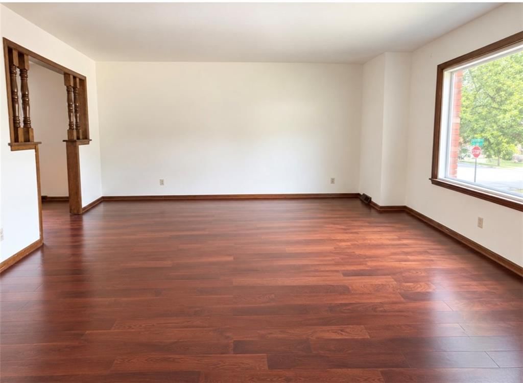 207 SE CLAREMONT Street — photo 4