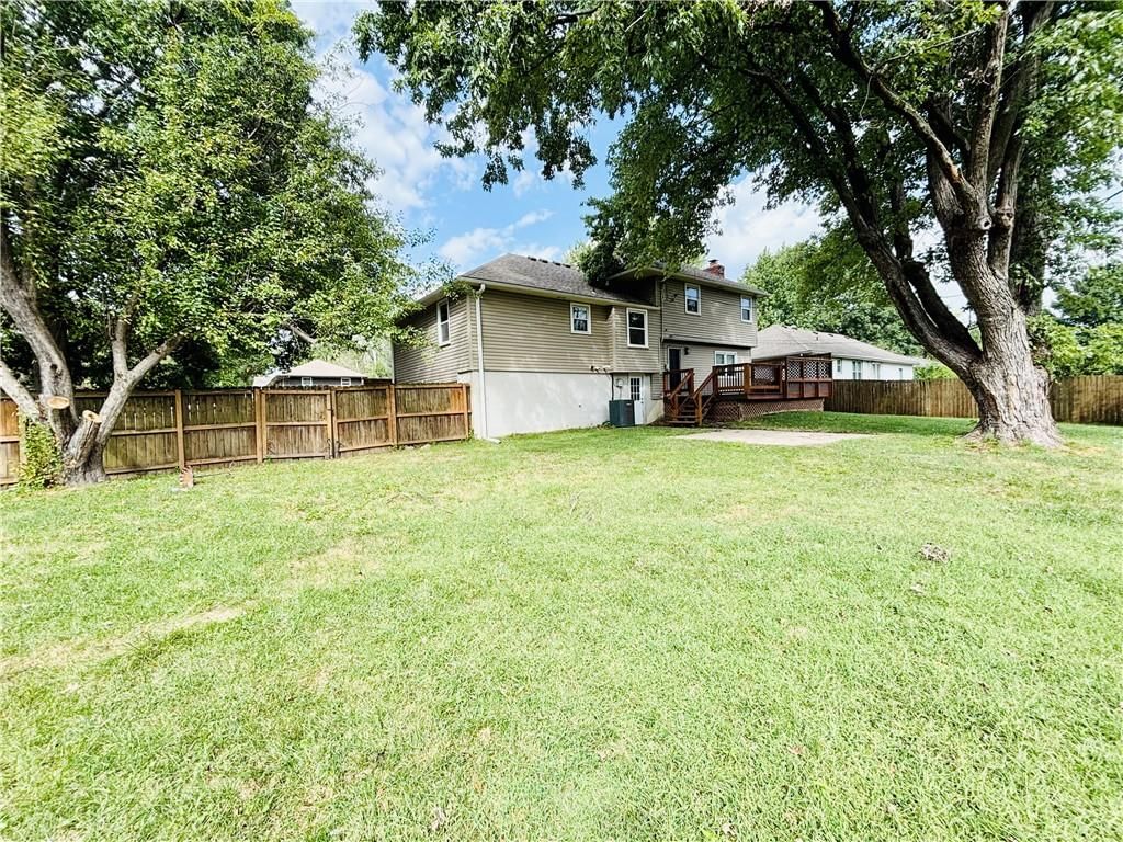 207 SE CLAREMONT Street — photo 18