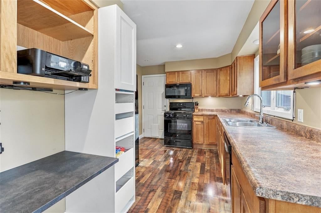 Gas range at 3007 W 73rd Terrace, Prairie Village, KS 66208