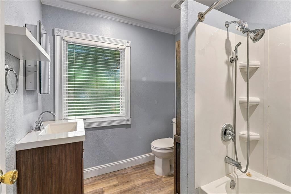 Photo 12 of 24 - 3007 W 73rd Terrace, Prairie Village, KS 66208