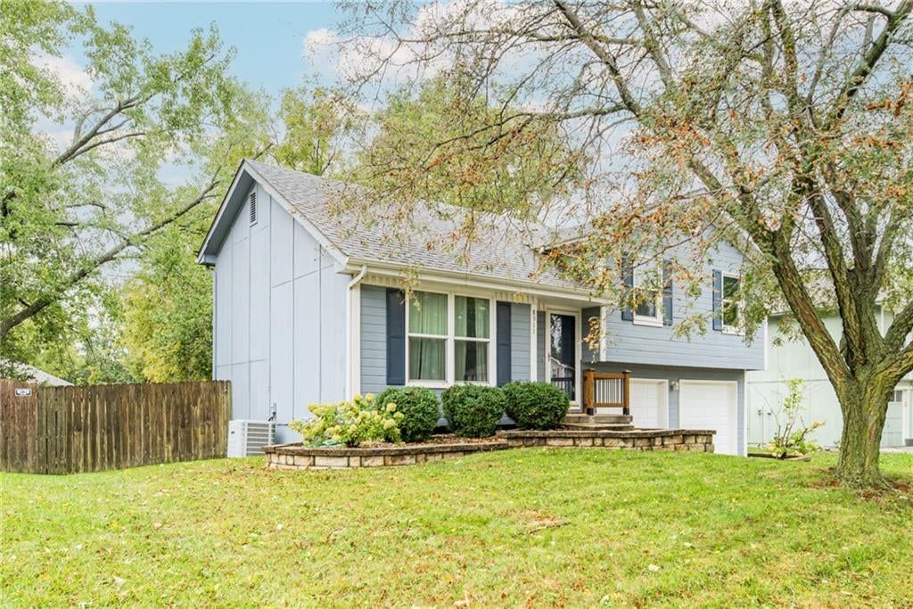 8911 NE 74th Street, Kansas City, MO: listing photo 2
