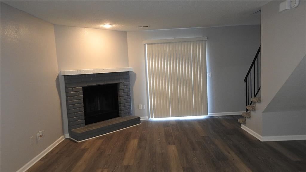 217 Cedar Court, Blue Springs, MO: listing photo 2