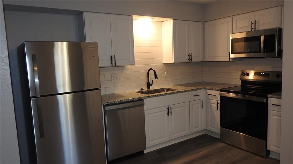 217 Cedar Court, Blue Springs, MO: listing photo 3