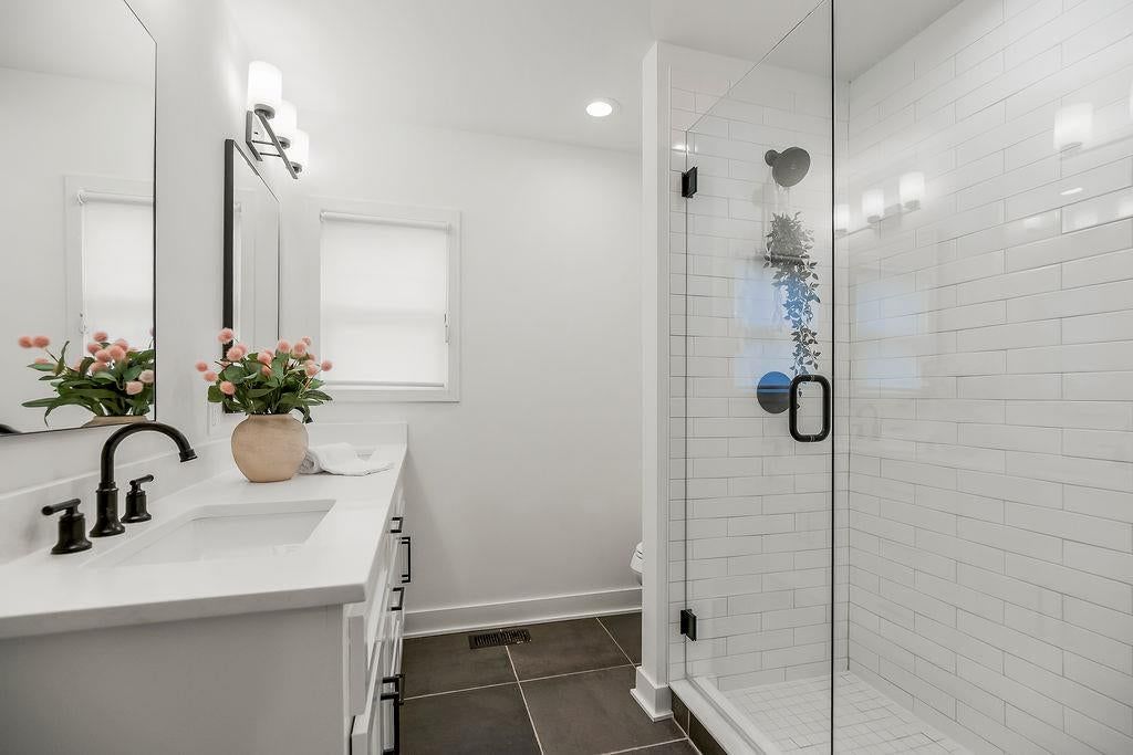 4536 Mercier Street — photo 8