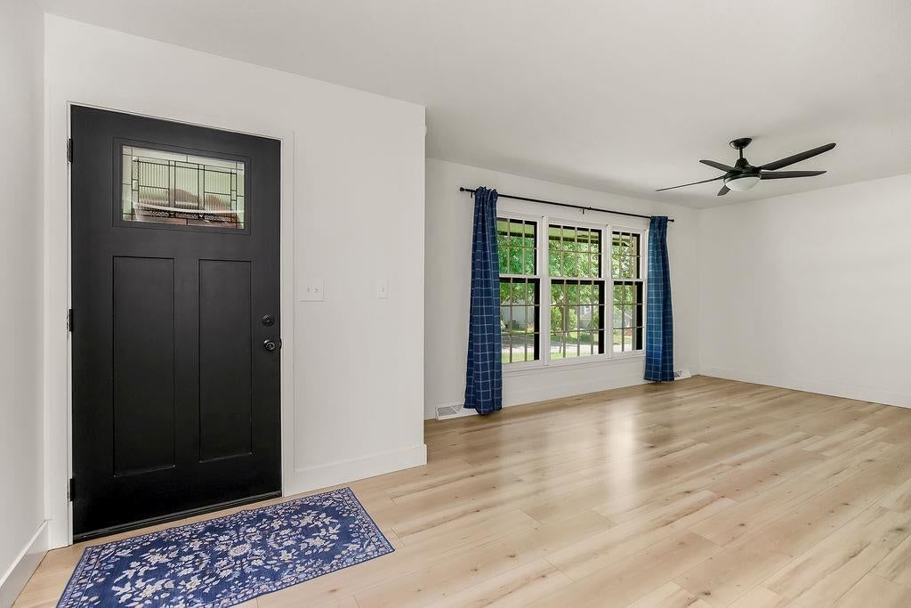 5908 NW Harris Drive — photo 2