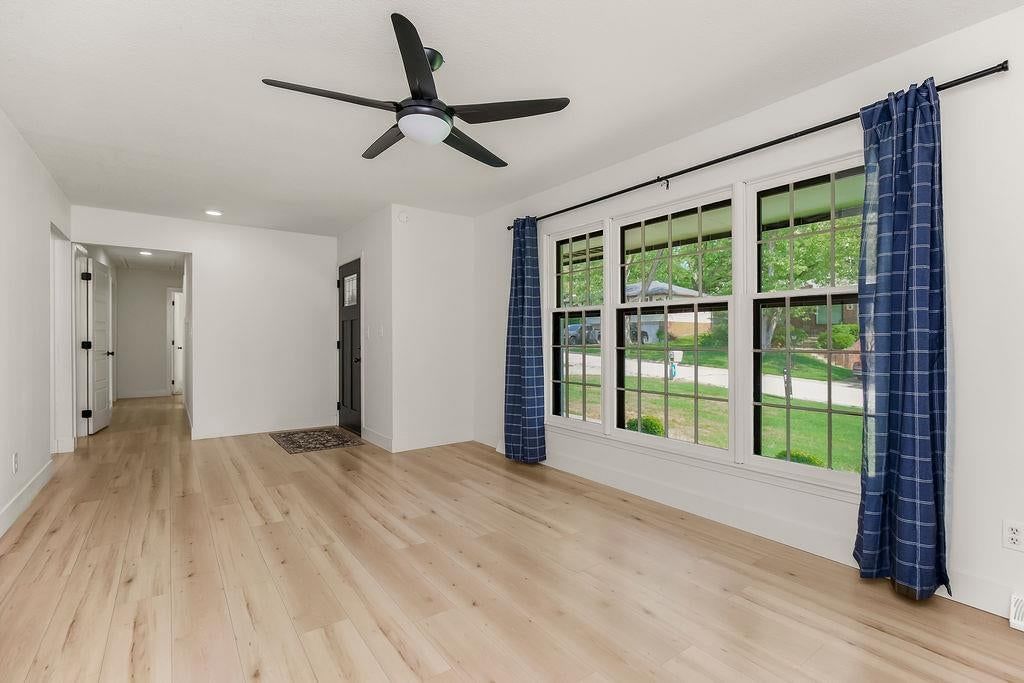 5908 NW Harris Drive — photo 3