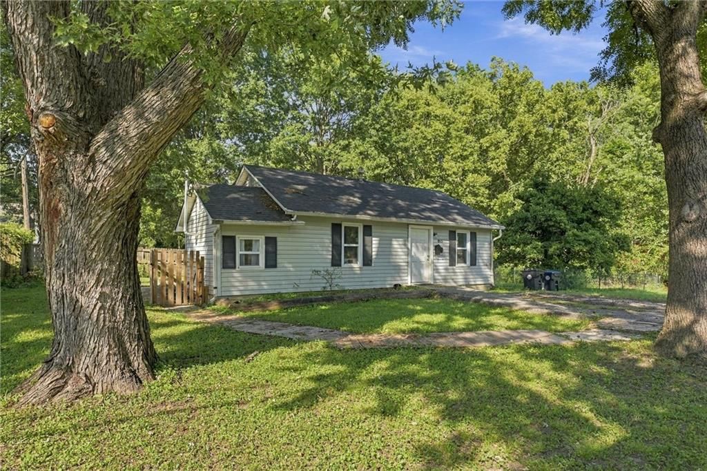 815 PINE Street, Pleasant Hill, MO: listing photo 3