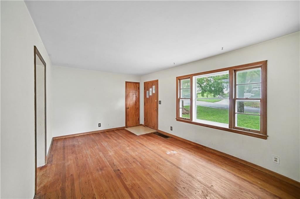 5733 Dearborn Street — photo 5