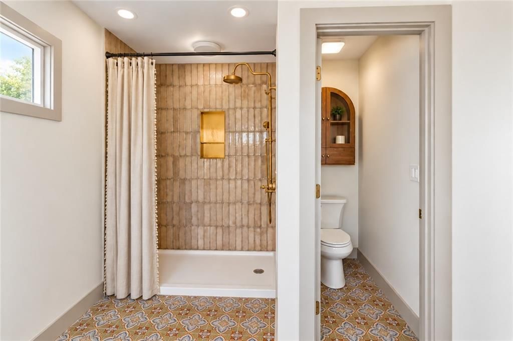 Photo 33 of 61 - 5840 Mcgee Street, Kansas City, MO 64113