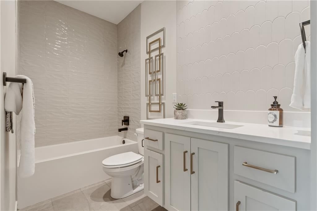 1226 Larkspur Place — photo 5