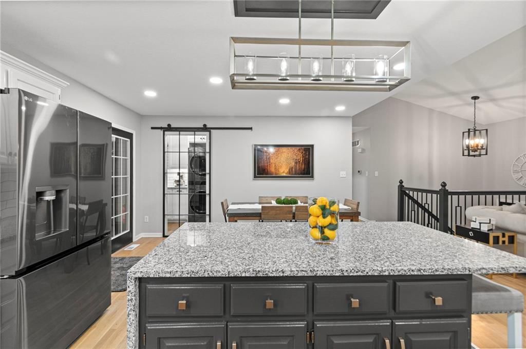 405 SE Saratoga Drive — photo 8