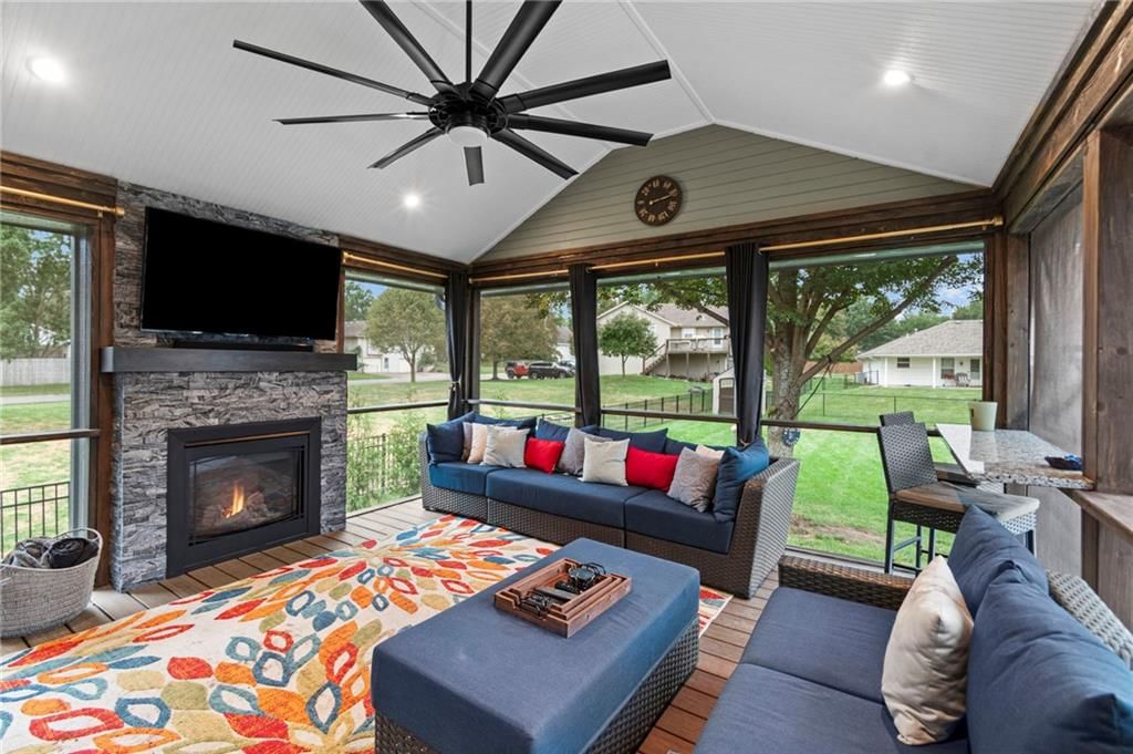405 SE Saratoga Drive — photo 12