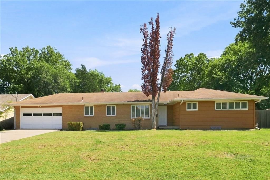 1405 N McCoy Street — photo 1