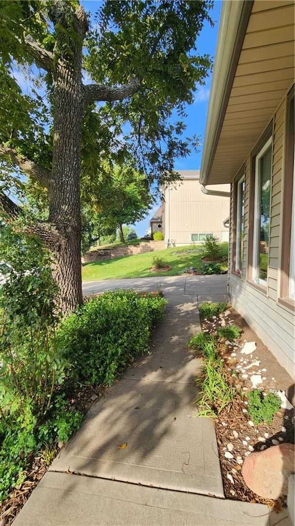 17604 W 67th Terrace, Shawnee, KS: listing photo 2