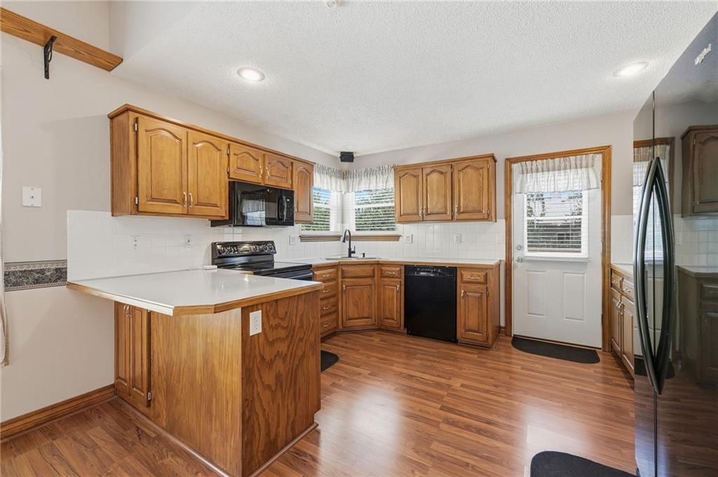 15639 Conser Street — photo 12