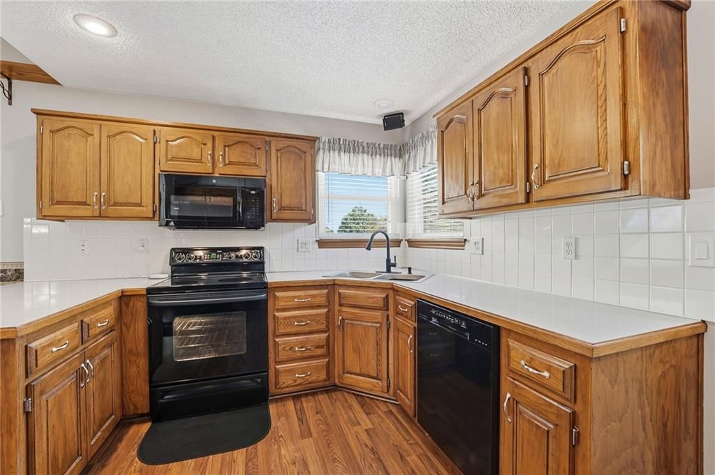 15639 Conser Street — photo 14