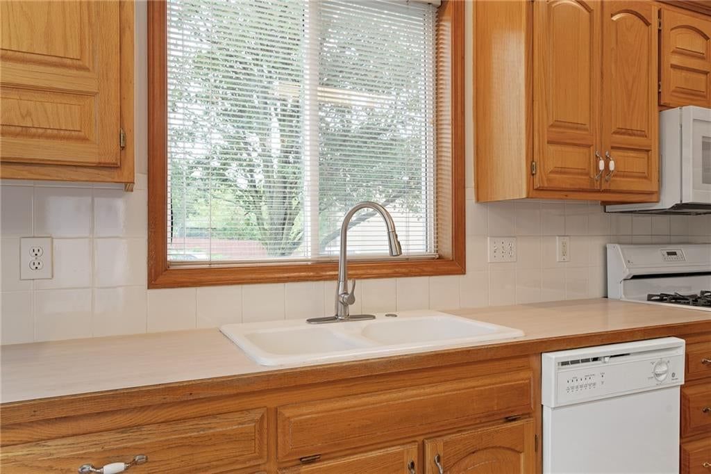 9110 NW 86TH Street — photo 21