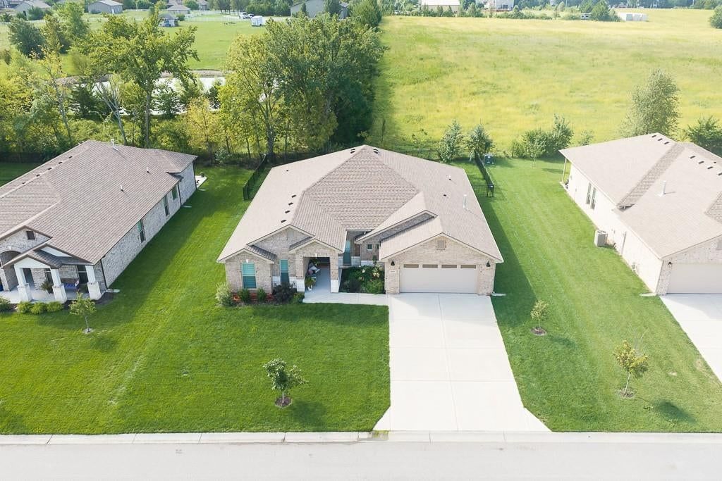 24315 W 76th Street, Shawnee, KS: listing photo 2