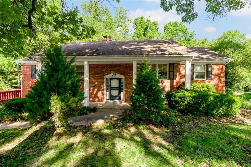 815 Adams Drive, Liberty, MO