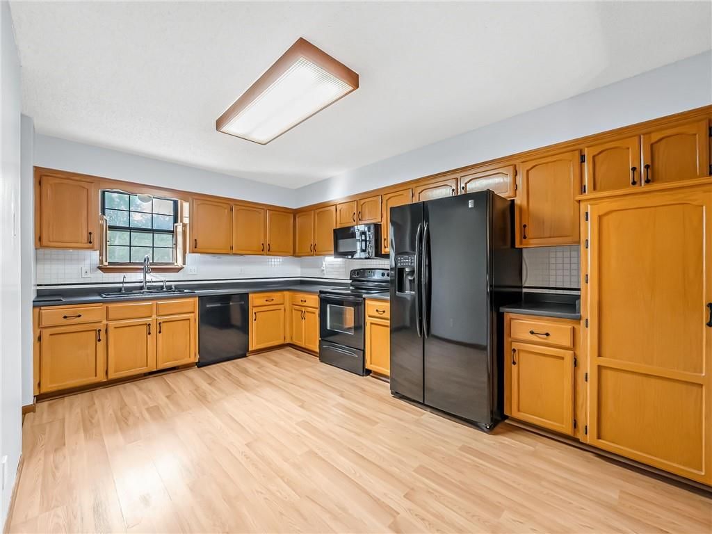 220 Crestview Street — photo 6