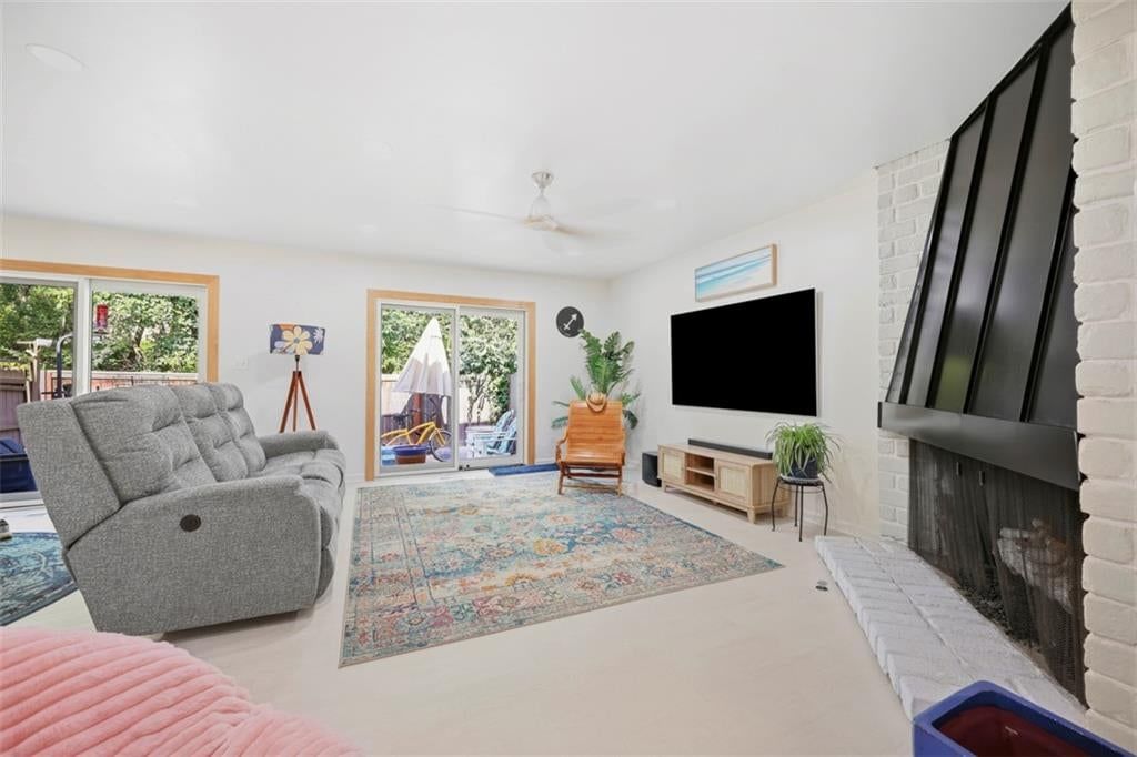 10213 Foster Street — photo 9
