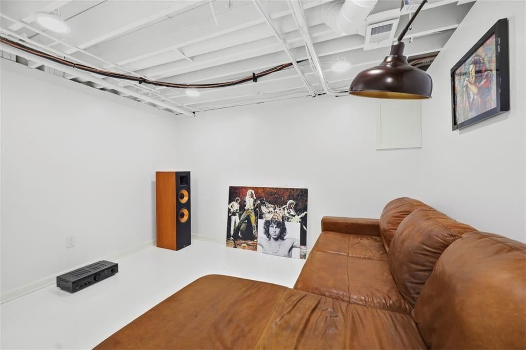 10213 Foster Street — photo 35