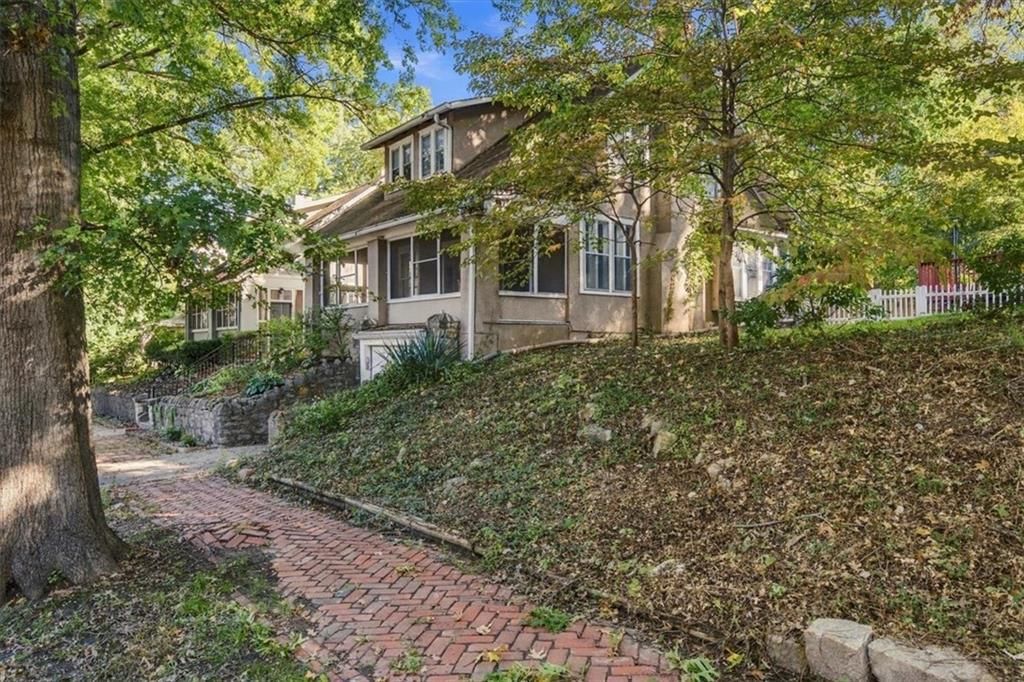 1015 S 3rd Street, Leavenworth, KS: listing photo 3