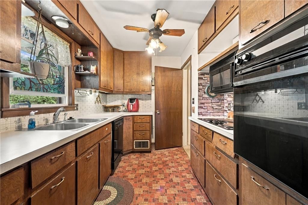 Photo 6 of 26 - 10912 E 59th Street, Raytown, MO 64133