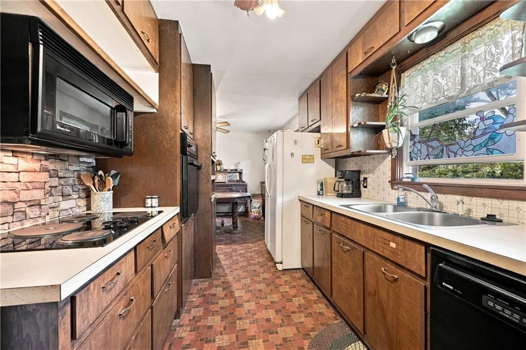 Photo 7 of 26 - 10912 E 59th Street, Raytown, MO 64133