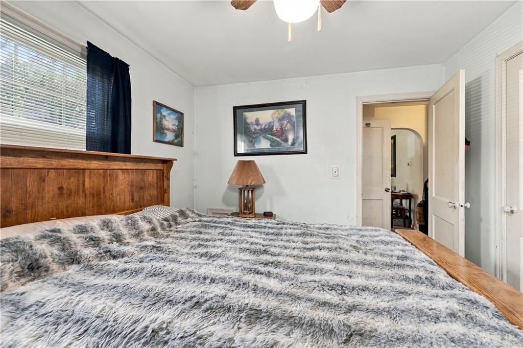 Photo 11 of 26 - 10912 E 59th Street, Raytown, MO 64133