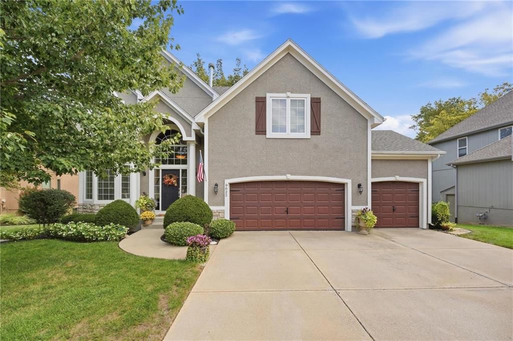9623 Falcon Valley Dr, Lenexa, KS