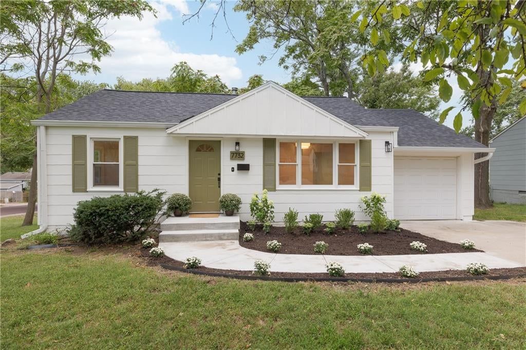 7732 FOSTER Street — photo 1