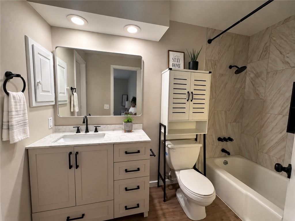 Photo 7 of 11 - 406 W 104th Street #C, Kansas City, MO 64114