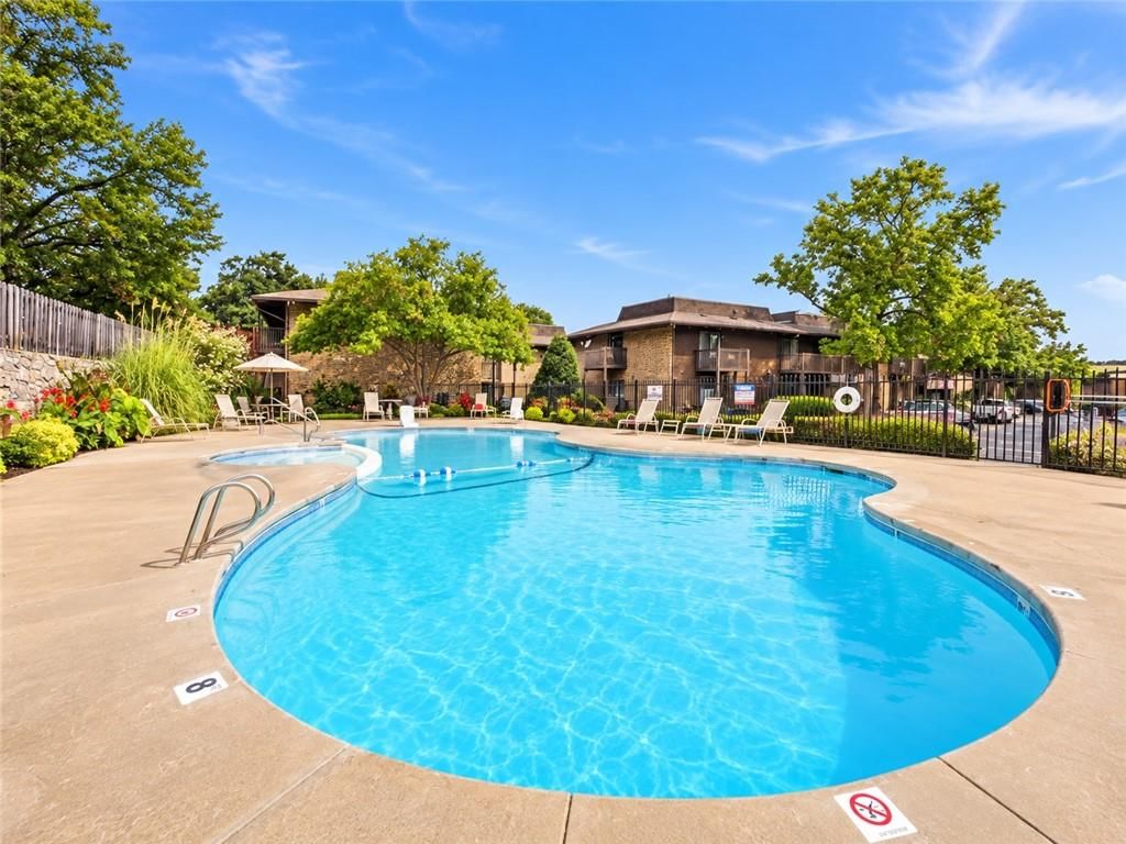 Photo 9 of 11 - 406 W 104th Street #C, Kansas City, MO 64114
