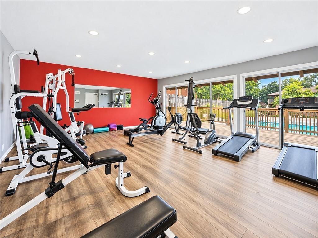 Photo 10 of 11 - 406 W 104th Street #C, Kansas City, MO 64114