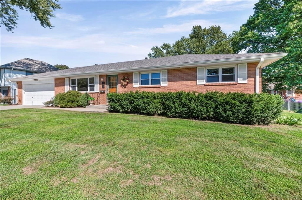 705 Quincy Boulevard, Smithville, MO: listing photo 3