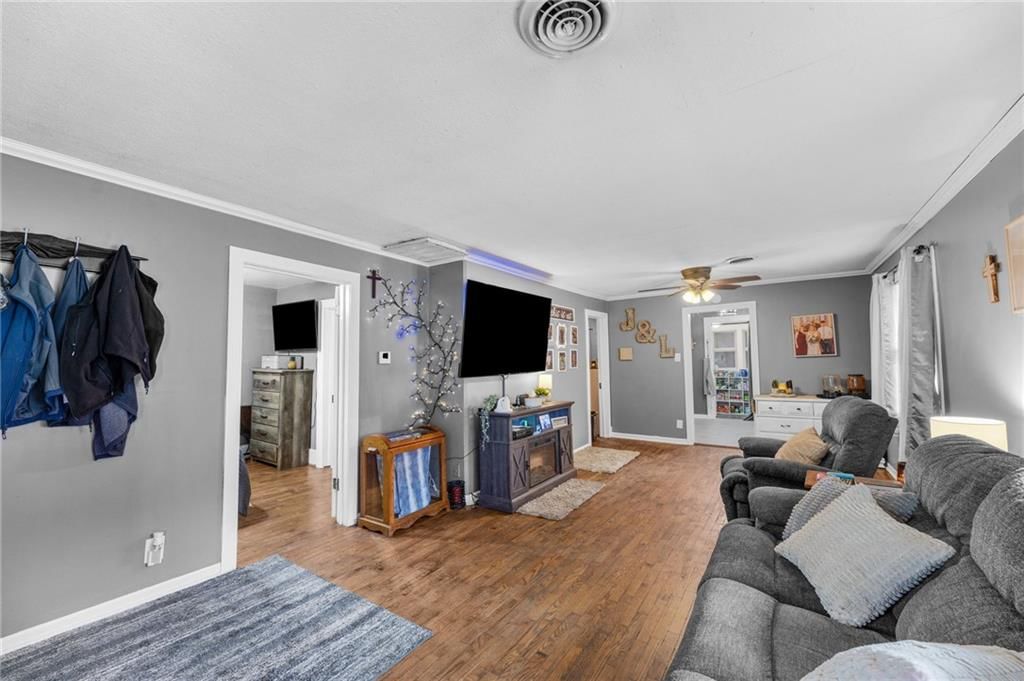 823 S Hickory Street — photo 7