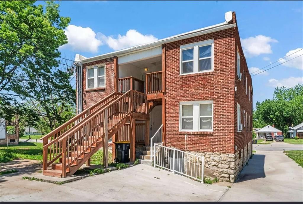 4105 E Linwood Boulevard — photo 1
